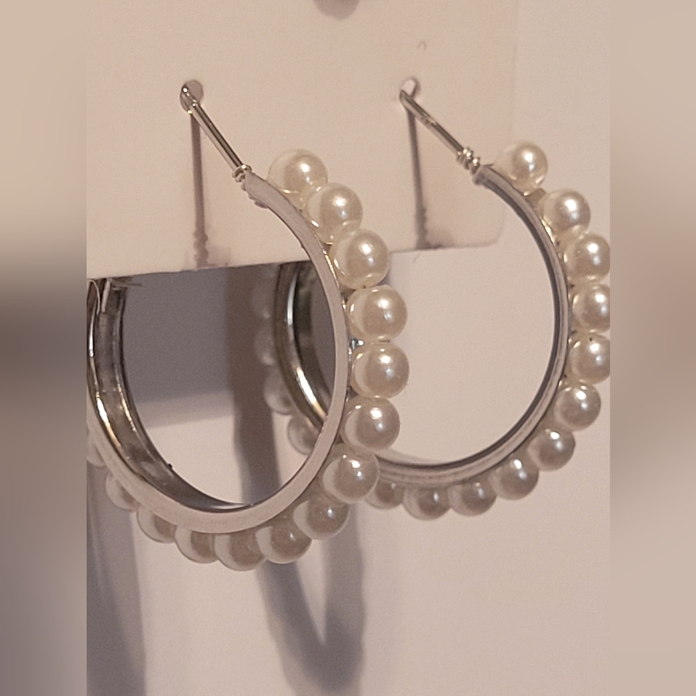 🛍️ Silver & Pearl Hoop Earrings